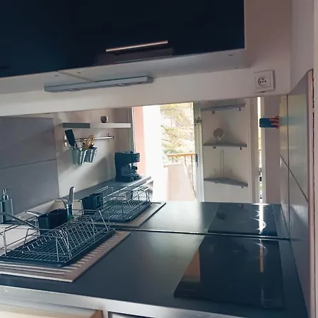 Joli Studio Avec Coin Nuit Independant, Piscine Et Parc De 8 Hectares Proche De La Plage Apartment *