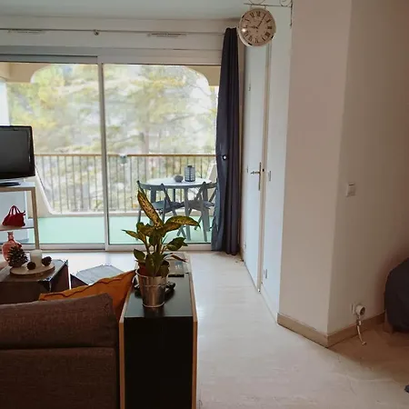 Joli Studio Avec Coin Nuit Independant, Piscine Et Parc De 8 Hectares Proche De La Plage Mandelieu-la-Napoule
