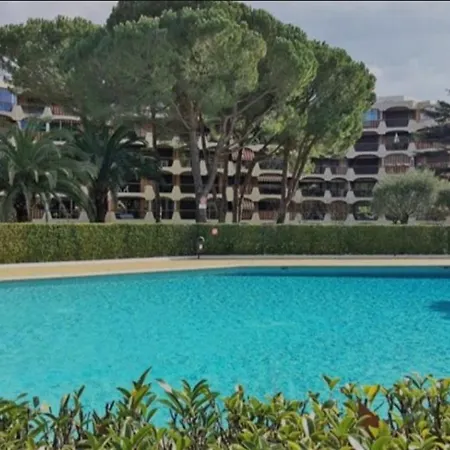 Joli Studio Avec Coin Nuit Indépendant, Piscine Et Parc De 8 Hectares Proche De La Plage