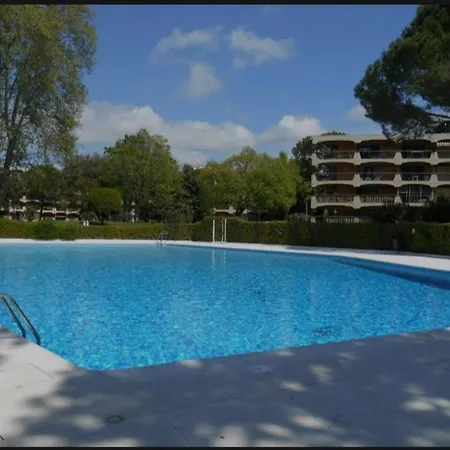 Joli Studio Avec Coin Nuit Indépendant, Piscine Et Parc De 8 Hectares Proche De La Plage